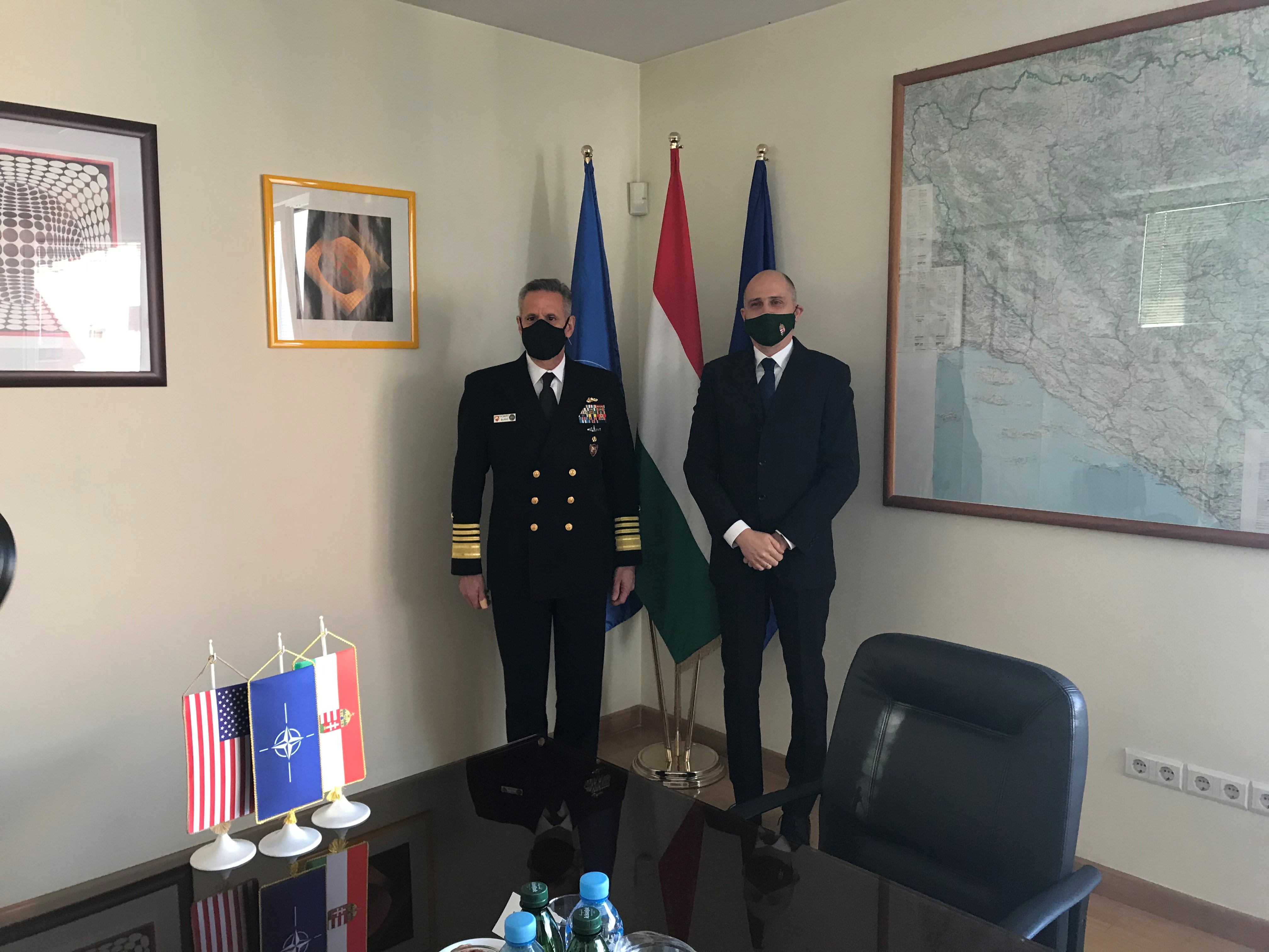 Megbeszélés Robert P. Burke admirálissal
